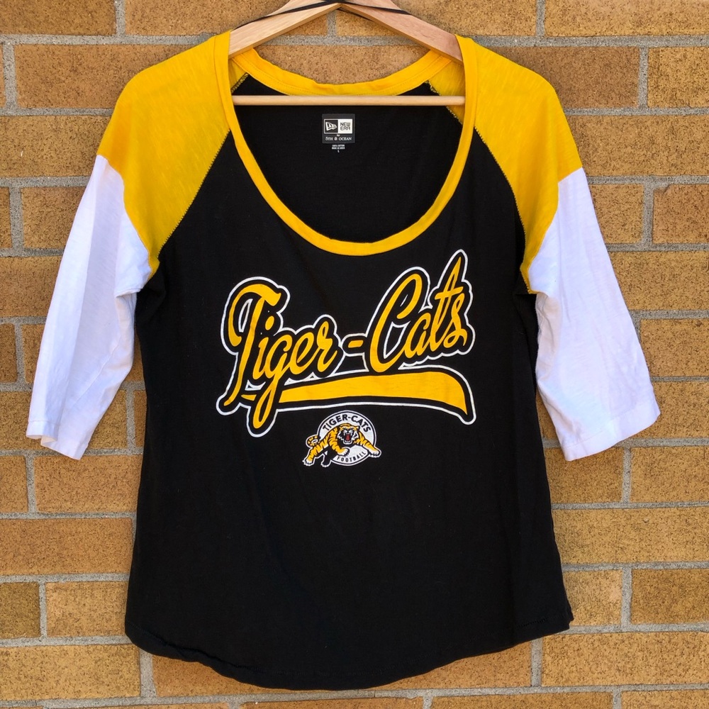 New Era by 5TH & Ocean Black & Yellow Tiger-Cats Raglan Tee football Women’s M-L